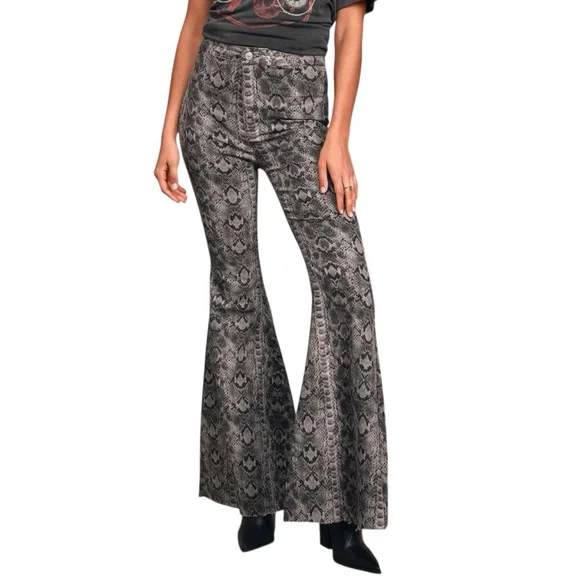 We The Free Just Float On High Rise Flare Jeans Snake Print Sz 28 Like New - Picture 3 of 10